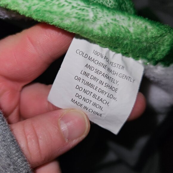 Rick & Morty Fleece Blanket Throw 50x60 Black Green Purple Red - Picture 9 of 9